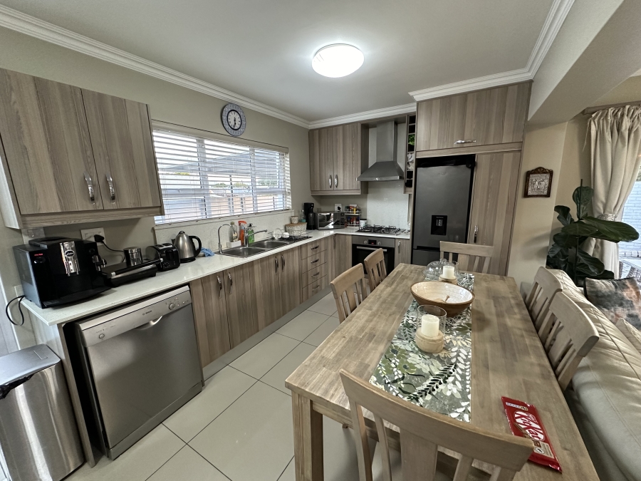 To Let 3 Bedroom Property for Rent in Plumstead Western Cape